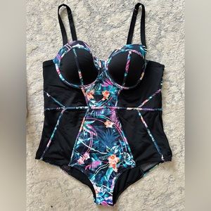SOLD Torrid 4x-D/DD One-Piece Plus Size Swim Suit